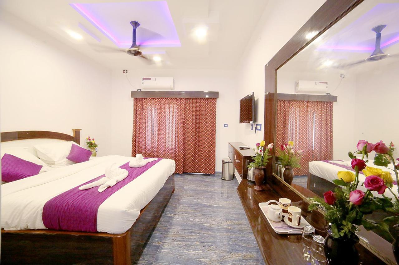Sathvika Hotel 3*