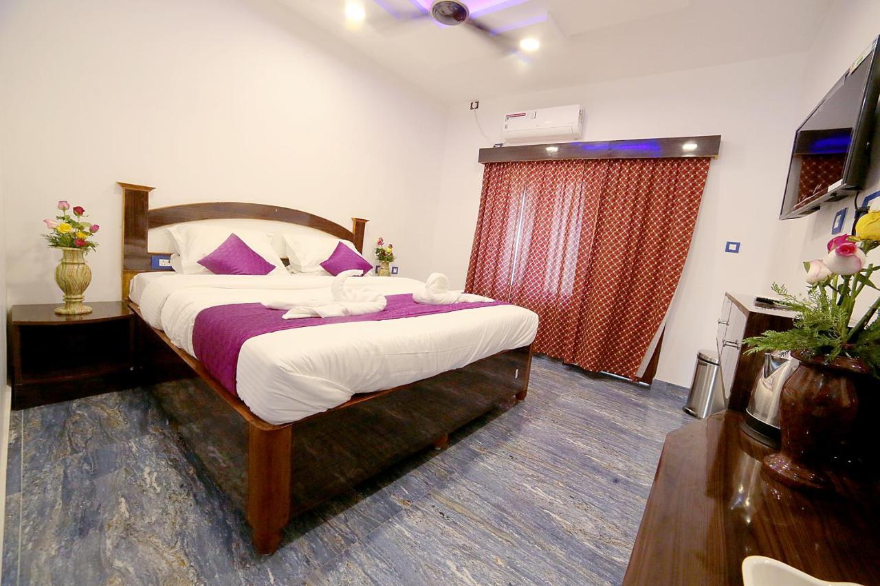 Sathvika Hotel 3*